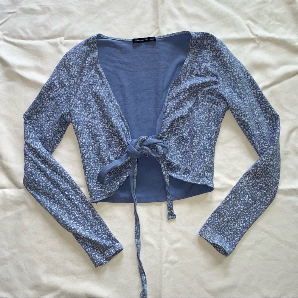 Brandy melville blue n white floral coco top
